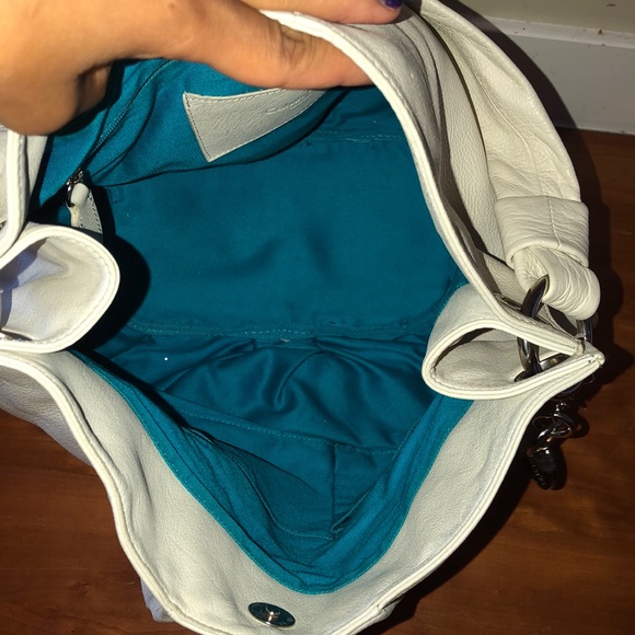 Calvin Klein White Leather Shoulder Bag - Picture 7 of 10